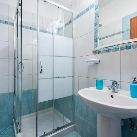 Apartment Fuer 5 Personen Ca 50 Qm In Drenje, Istrien Bucht Von Rasa *