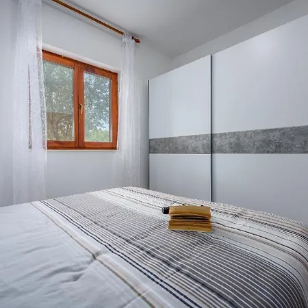 Fuer 5 Personen Ca 50 Qm In Drenje, Istrien Bucht Von Rasa *