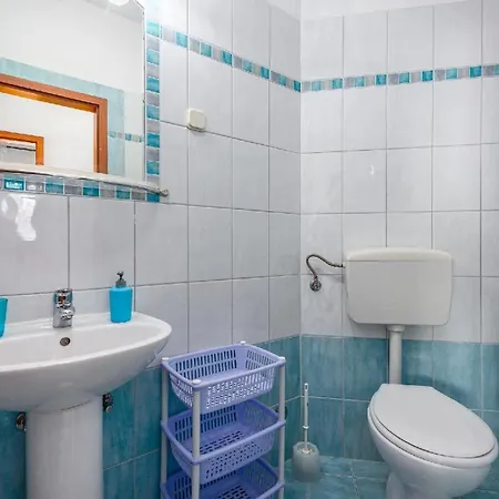 Apartment Fuer 5 Personen Ca 50 Qm In Drenje, Istrien Bucht Von Rasa